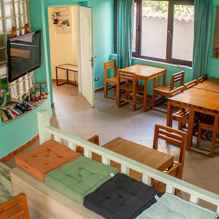 The Golden Rooster Hostel Tiranë Ngoại thất bức ảnh