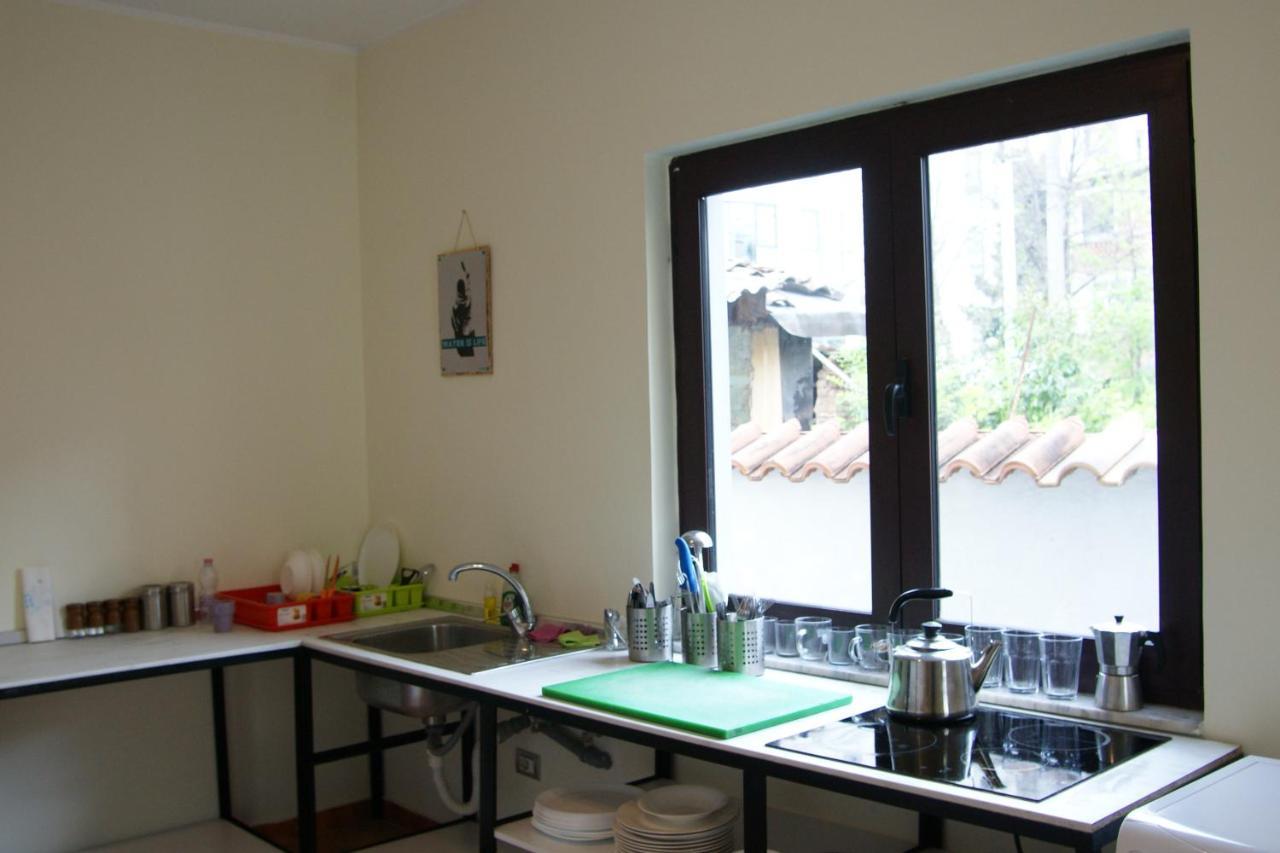 The Golden Rooster Hostel Tiranë Ngoại thất bức ảnh