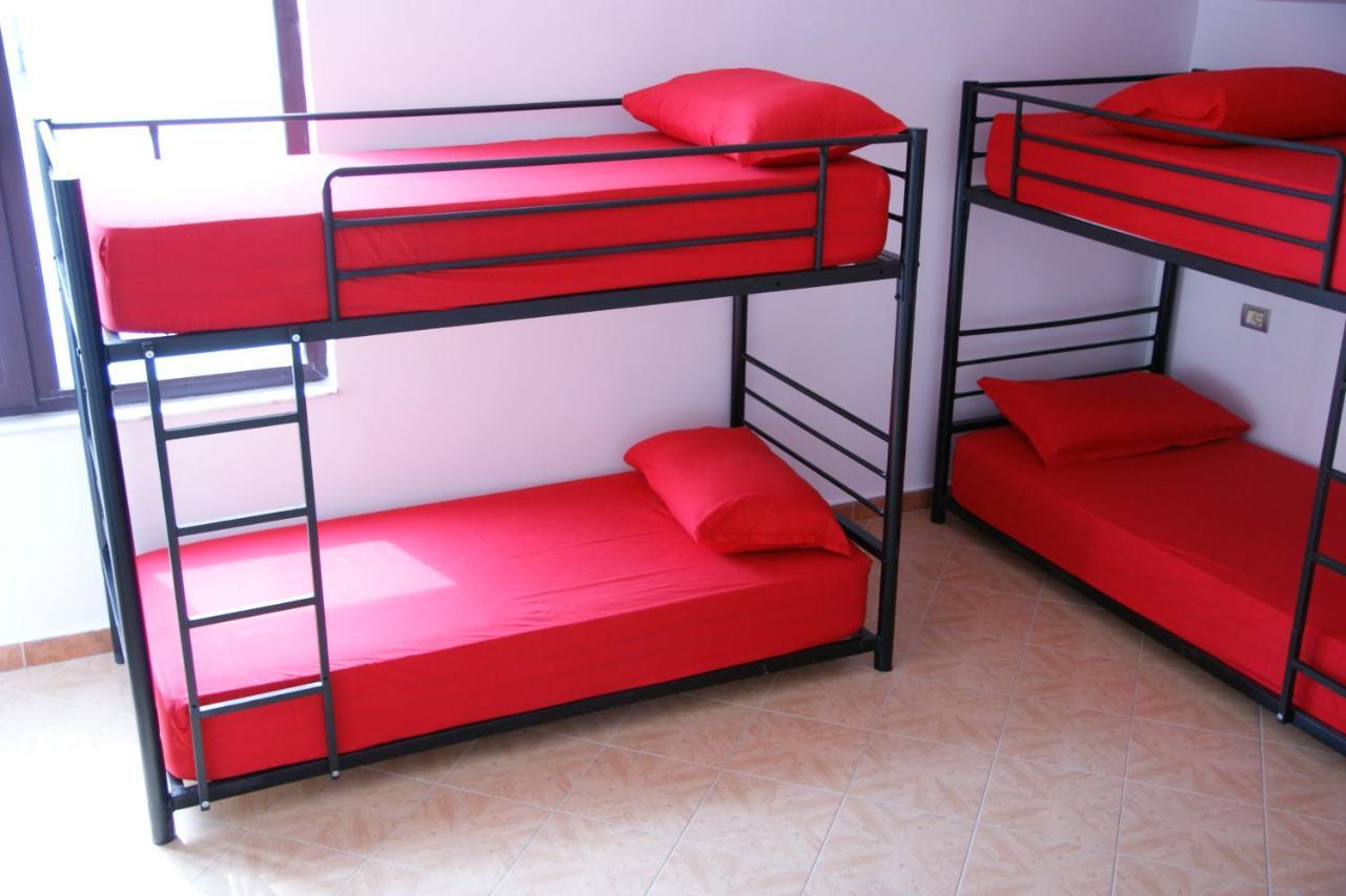 The Golden Rooster Hostel Tiranë Ngoại thất bức ảnh