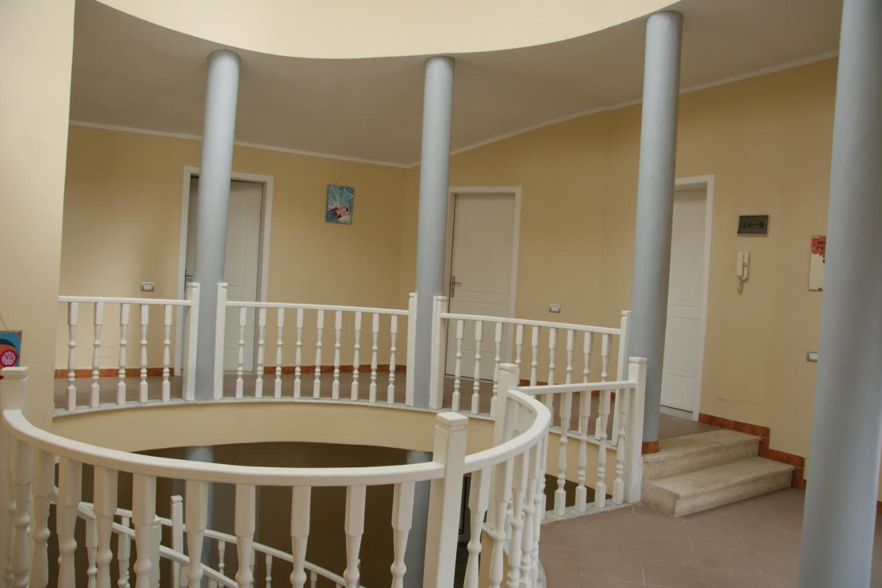 The Golden Rooster Hostel Tiranë Ngoại thất bức ảnh