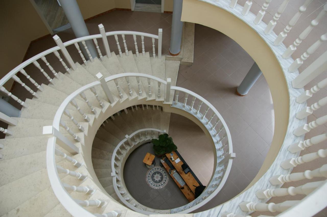 The Golden Rooster Hostel Tiranë Ngoại thất bức ảnh
