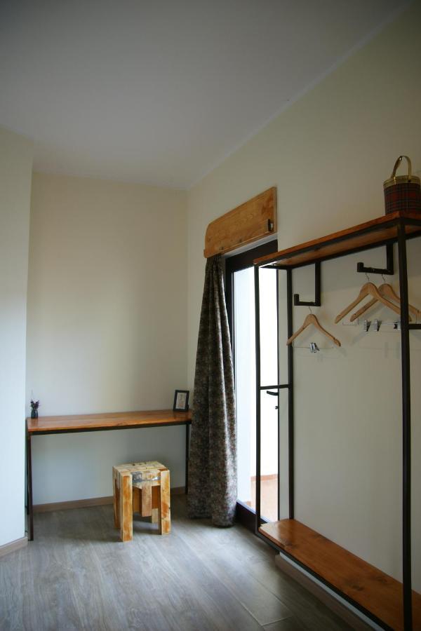 The Golden Rooster Hostel Tiranë Ngoại thất bức ảnh