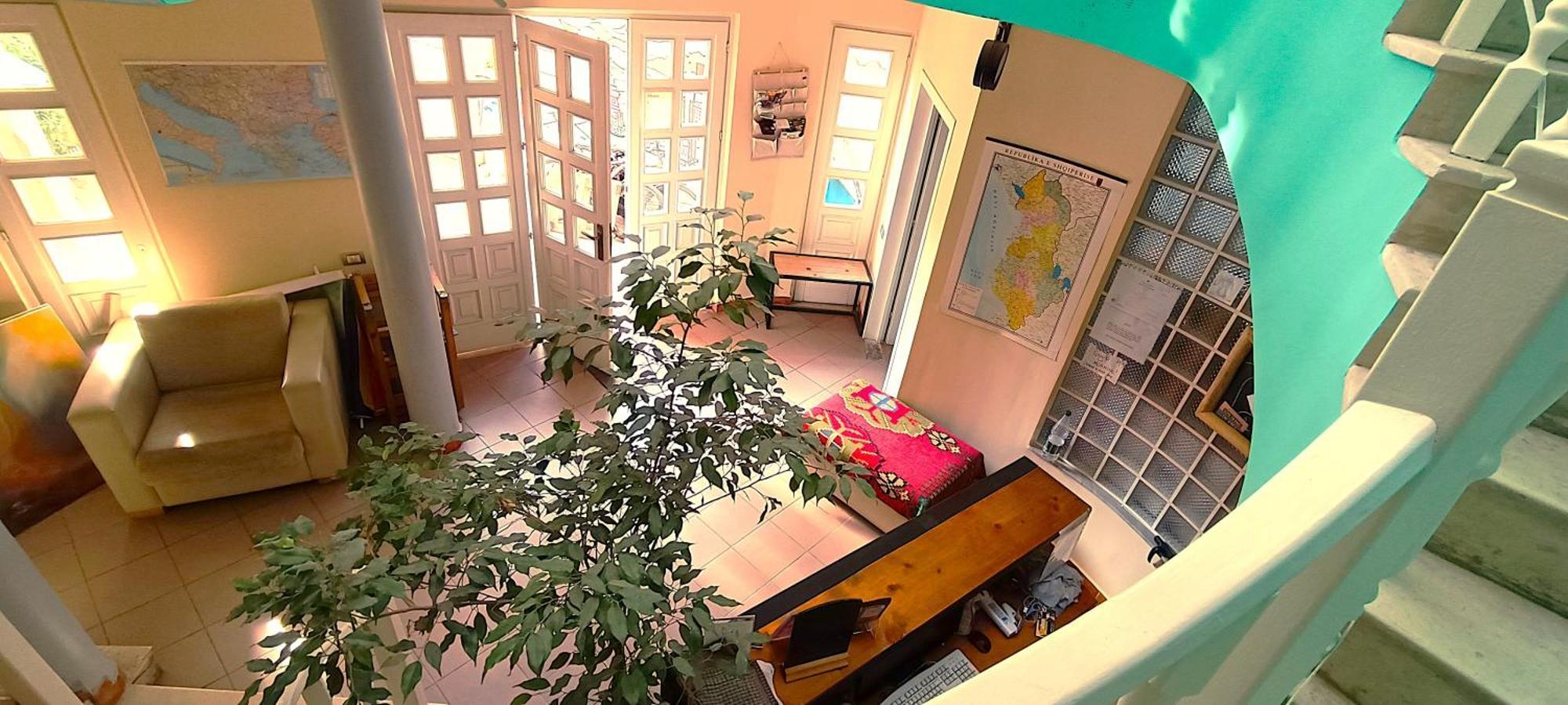 The Golden Rooster Hostel Tiranë Ngoại thất bức ảnh