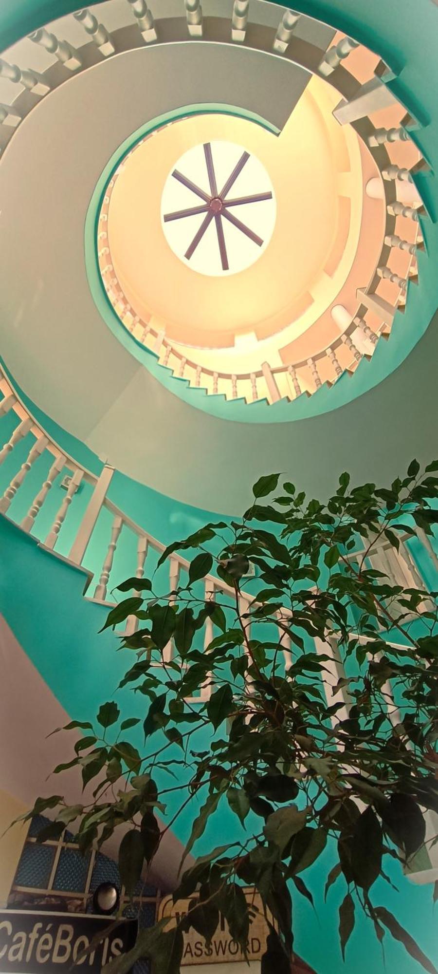 The Golden Rooster Hostel Tiranë Ngoại thất bức ảnh