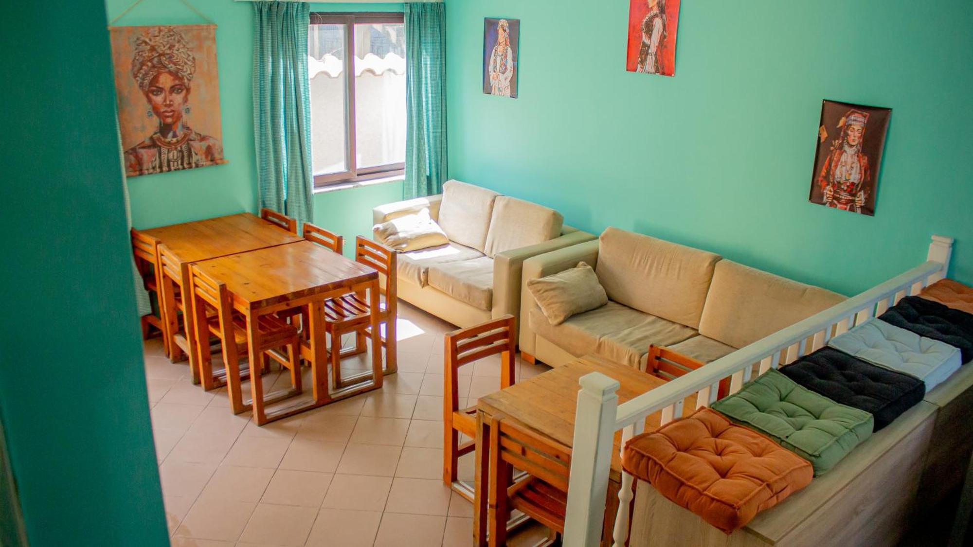 The Golden Rooster Hostel Tiranë Ngoại thất bức ảnh
